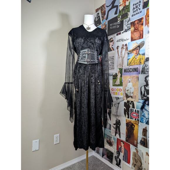 Other Dresses & Skirts - Witchy Velvet Gothic Dress